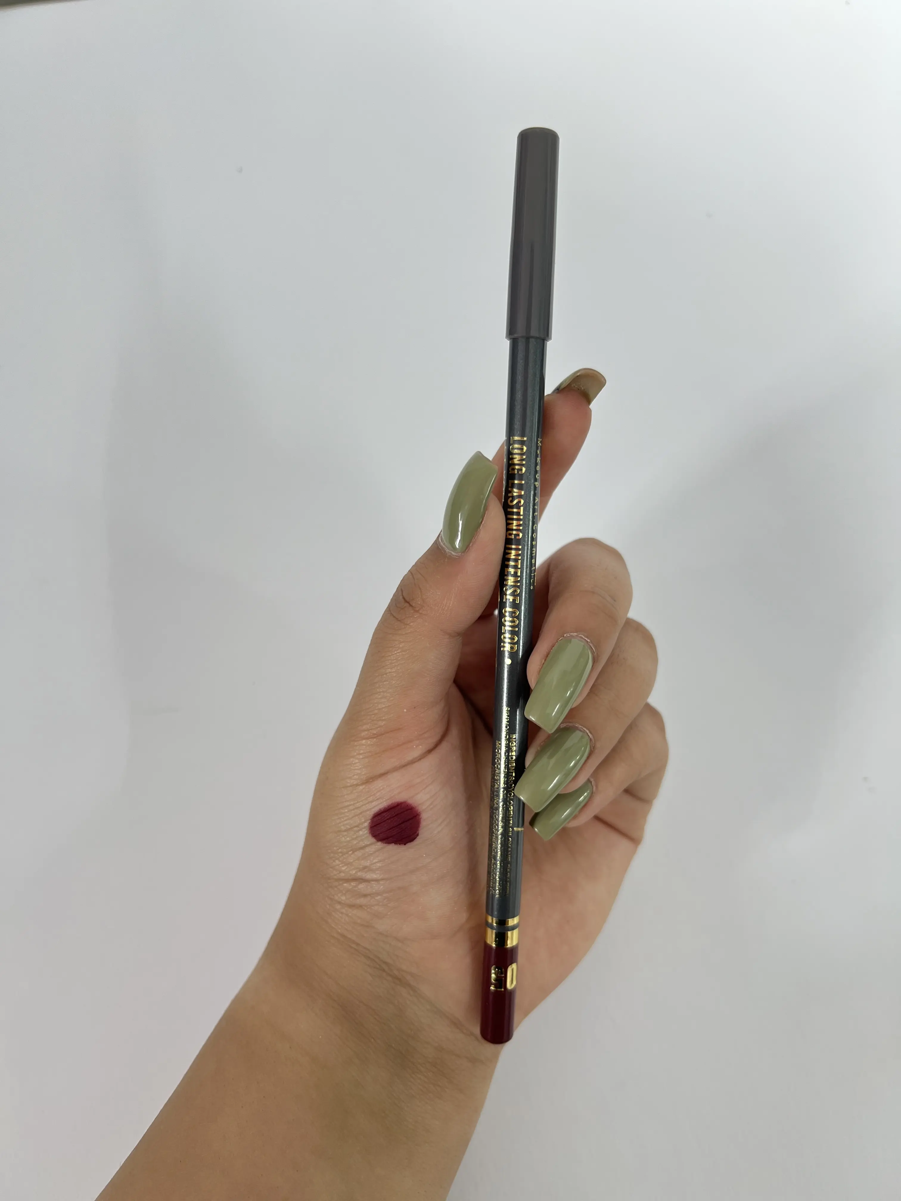 خط لب مک